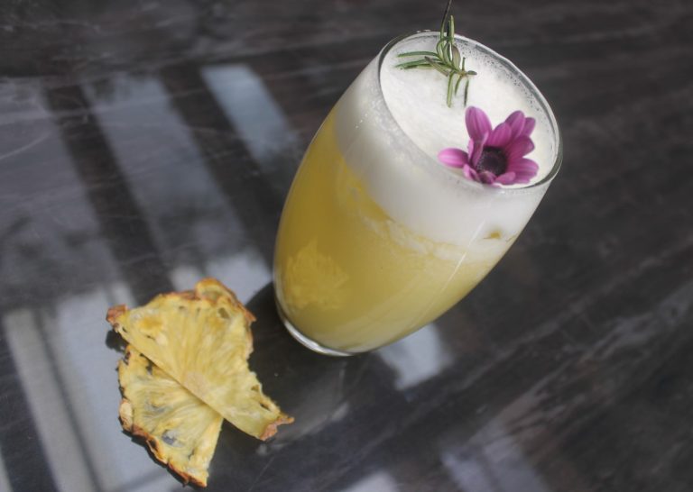 Aquiles Ch Vez Comparte Seis Recetas De Cocteles Con Pulque