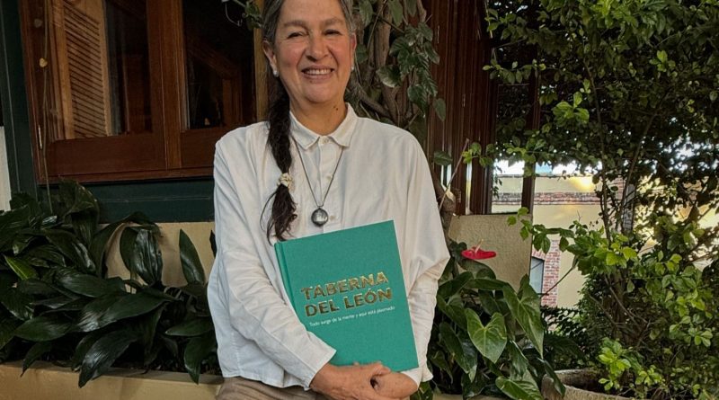 Mónica Patiño lanza libro en honor a los 30 años de Taberna del León